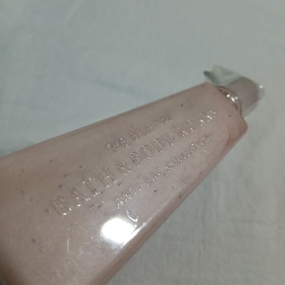 Bath & Body Works 8oz Sweet Pea anti-bact Moisturizing hand soap DISCONTINUED - Picture 7 of 8